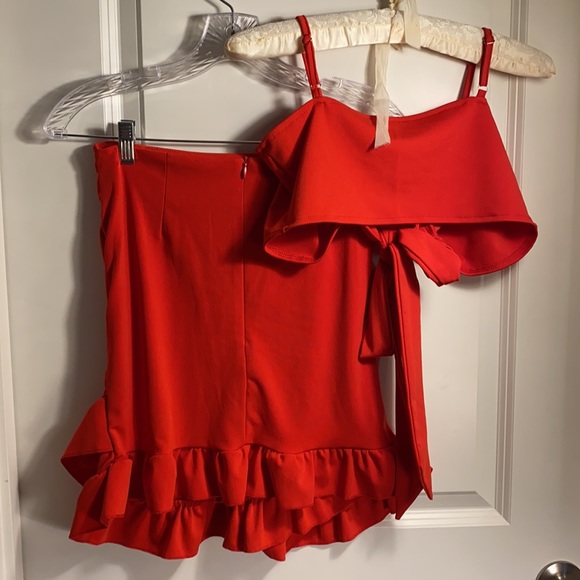 Two piece crop top and skirt - Picture 3 of 3